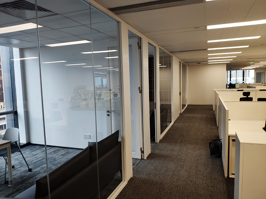 成都名扬办公室钢制隔断.jpg